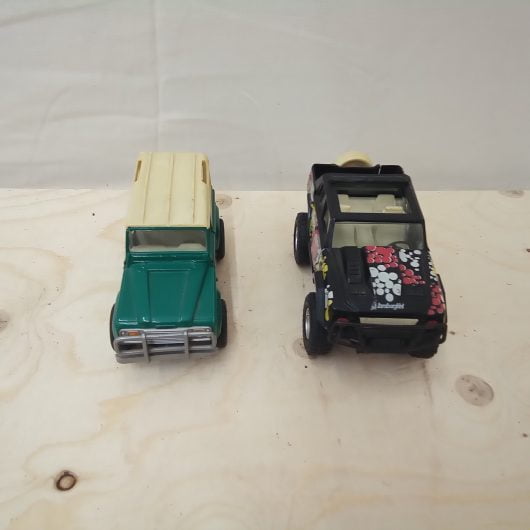 2x speelgoedauto op schaal kopen bij RataPlan webshop!