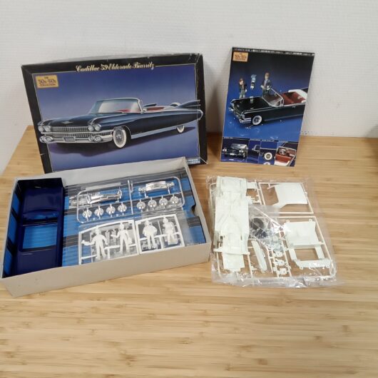 Gunze Sangyo 1:32 Caddilac '59 Eldorado Biarritz kopen bij RataPlan webshop!