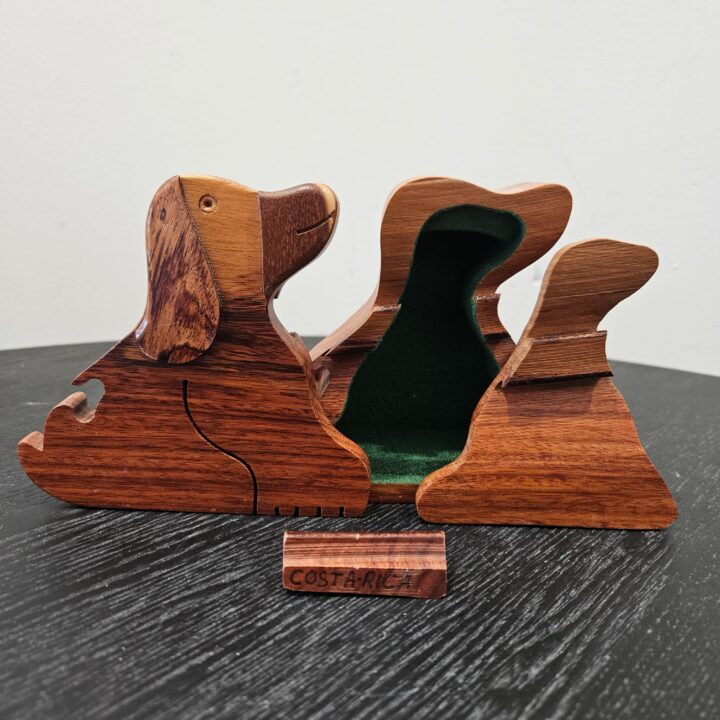 Houten hond met verborgen vak kopen bij RataPlan webshop!