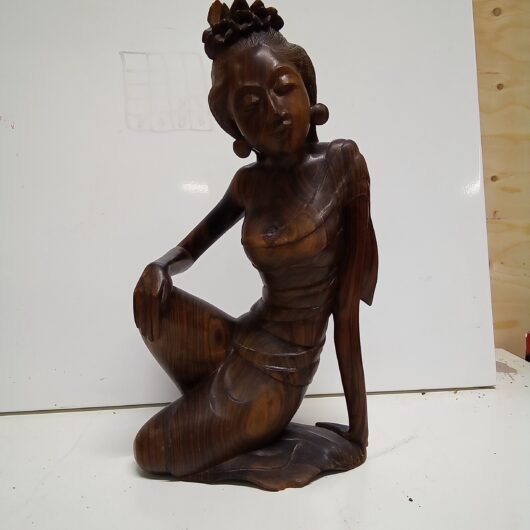 Houten Beeld vrouw kopen bij RataPlan webshop!