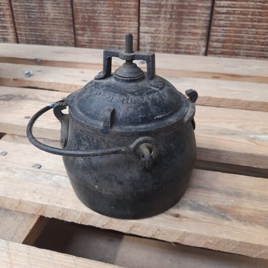 Antieke gietijzeren pot 19e eeuws kopen bij RataPlan webshop!