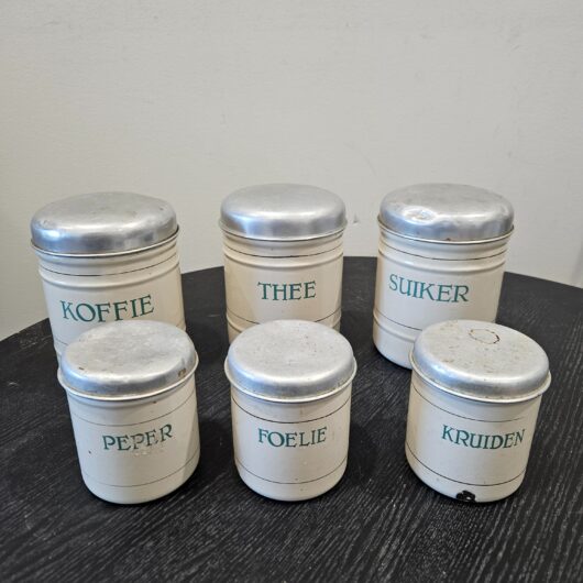 Set van 6 vintage emaille voorraadbussen kopen bij RataPlan webshop!