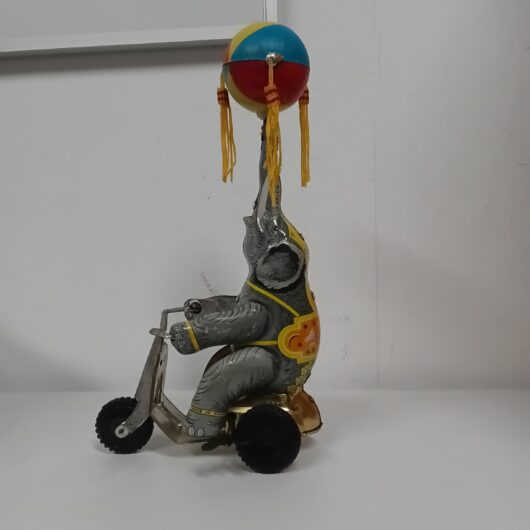 Vintage blikken circus olifant op driewieler kopen bij RataPlan webshop!