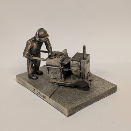 Tinnen beeldje de Zager aangeboden door de H.I.G kopen bij RataPlan webshop!