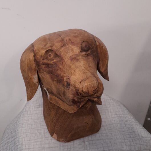 Uit hout gesneden hondenkop kopen bij RataPlan webshop!