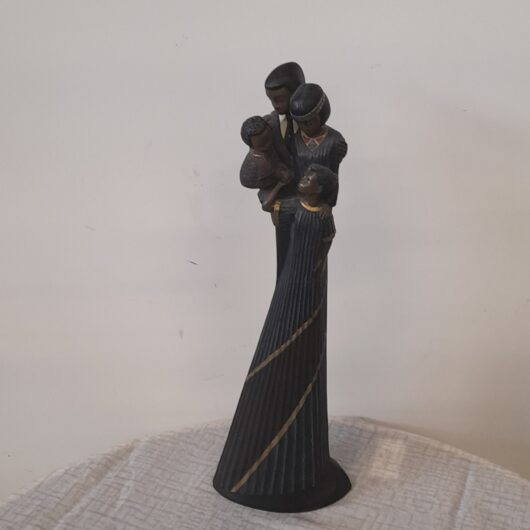 Enesco Mahogany Princess "The Gathering" beeldje kopen bij RataPlan webshop!