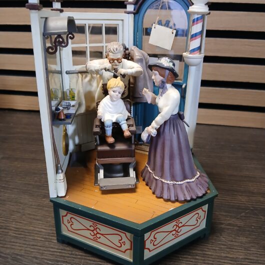 Vintage Enesco muziekdoos " kapsalon sweet Adeline kopen bij RataPlan webshop!