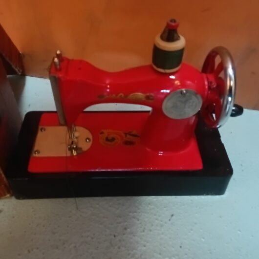 Vintage mini naaimachine kopen bij RataPlan webshop!